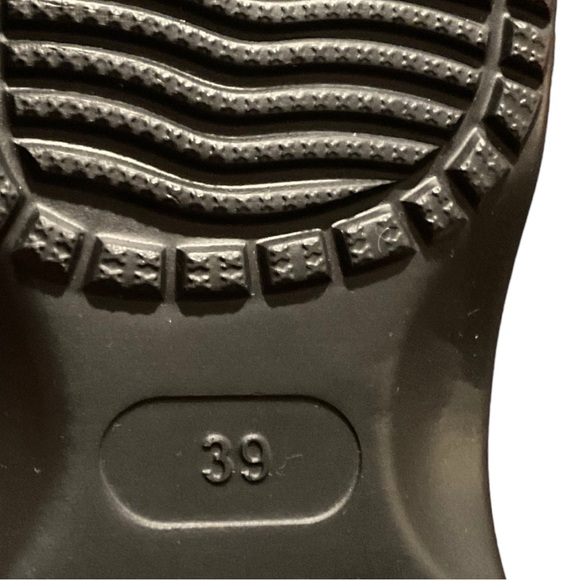 Heart & Crown Clogs NWOT size 39 equivalent to 7 to 7-1/2 - Picture 3 of 6